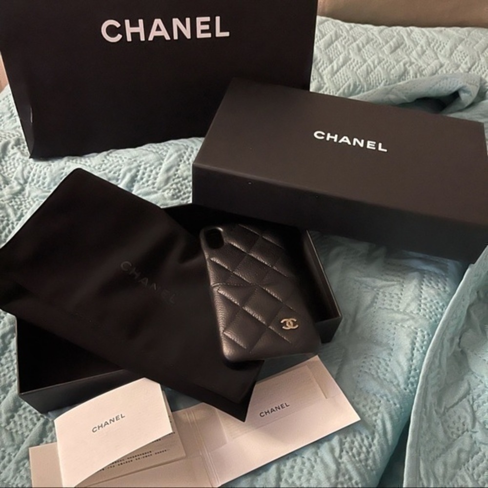 CHANEL Quilted Caviar Leather iPhone Case - Picture 2 of 9